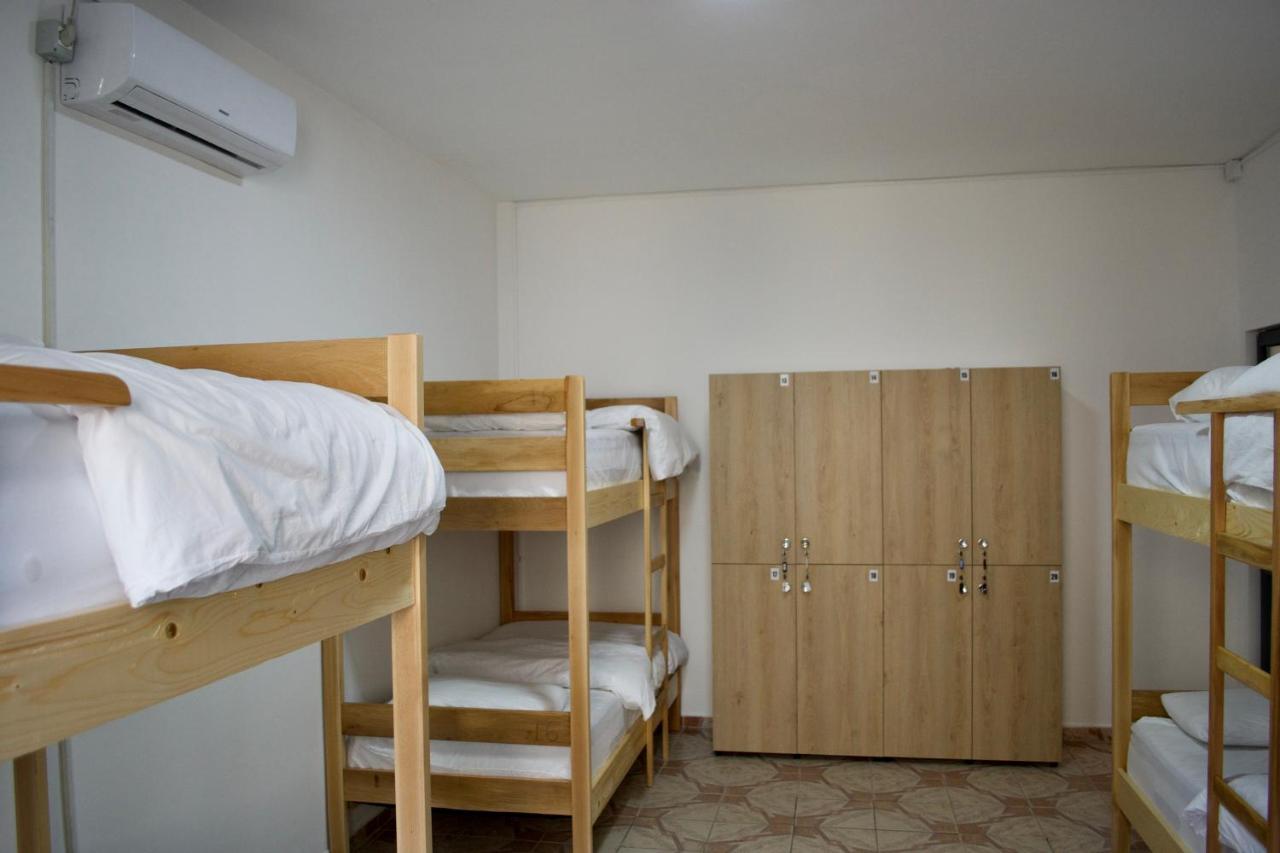 Me&You Hostel Tirana Buitenkant foto