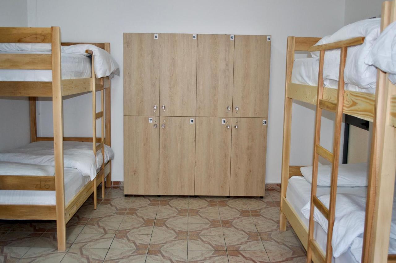 Me&You Hostel Tirana Buitenkant foto