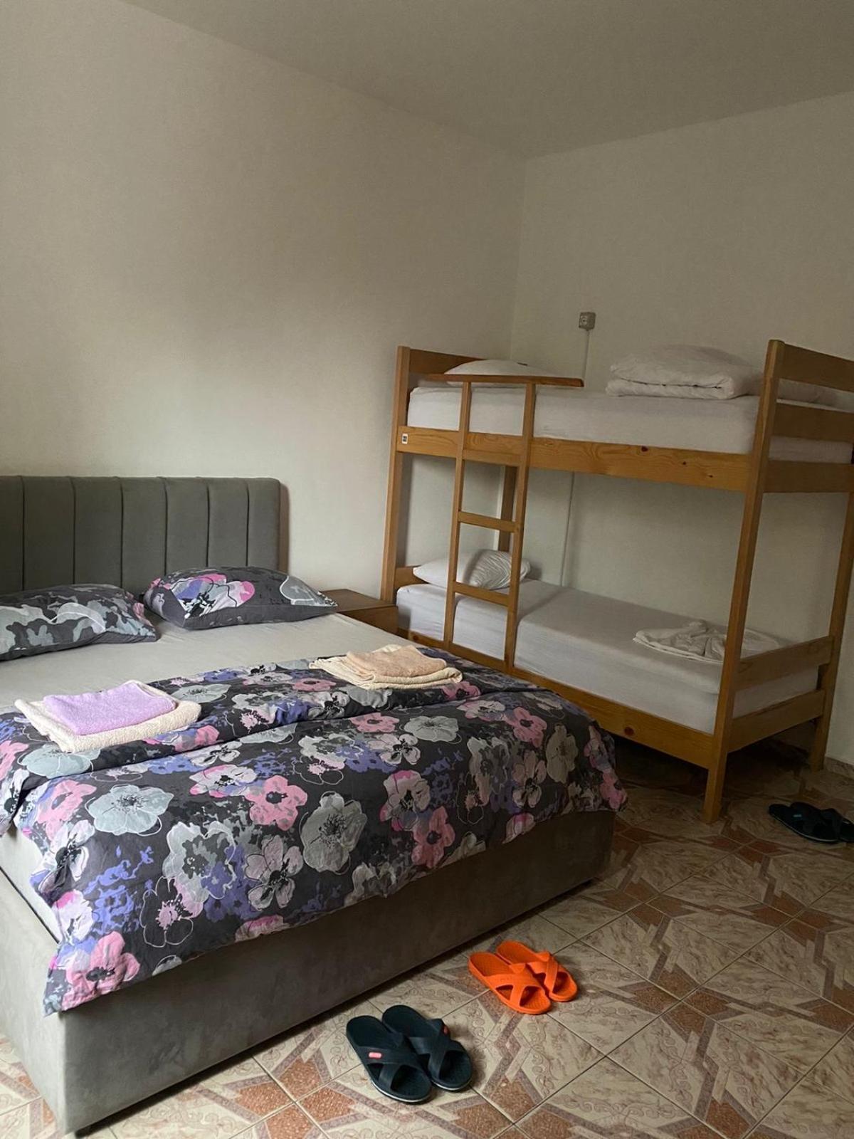 Me&You Hostel Tirana Buitenkant foto